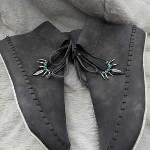 Women's Moccasins   Size 9